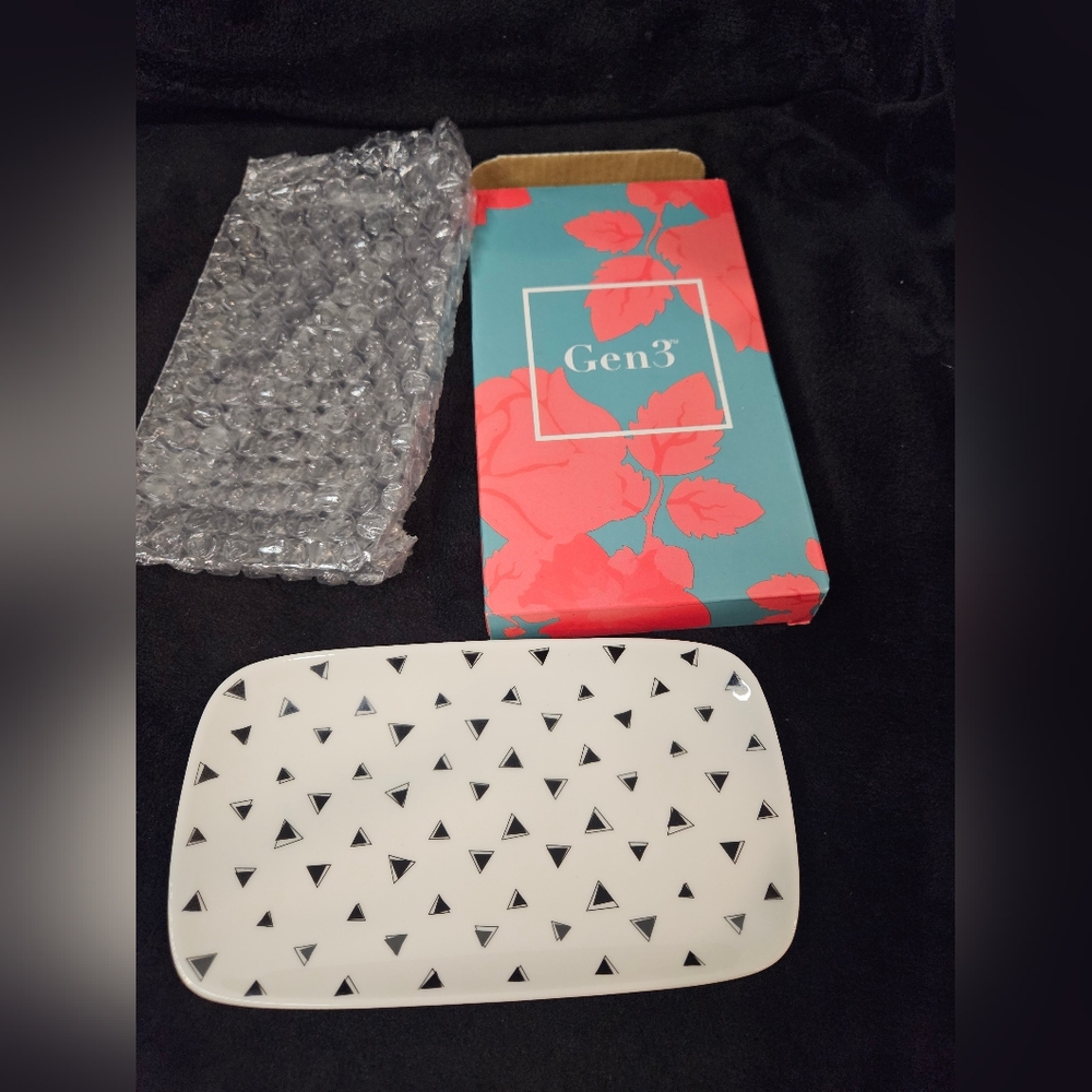 Gen3 White and Black Geometric Jewelry Tray